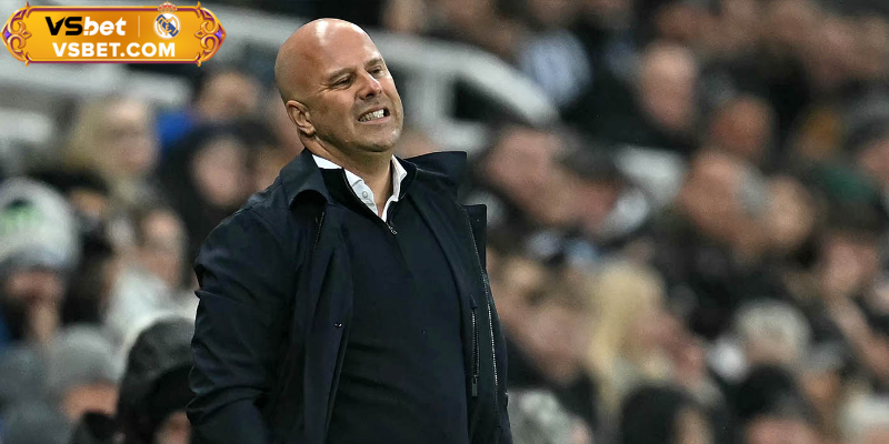 Rooney thúc giục HLV Arne Slot của Liverpool loại bỏ bản hợp đồng kỷ lục